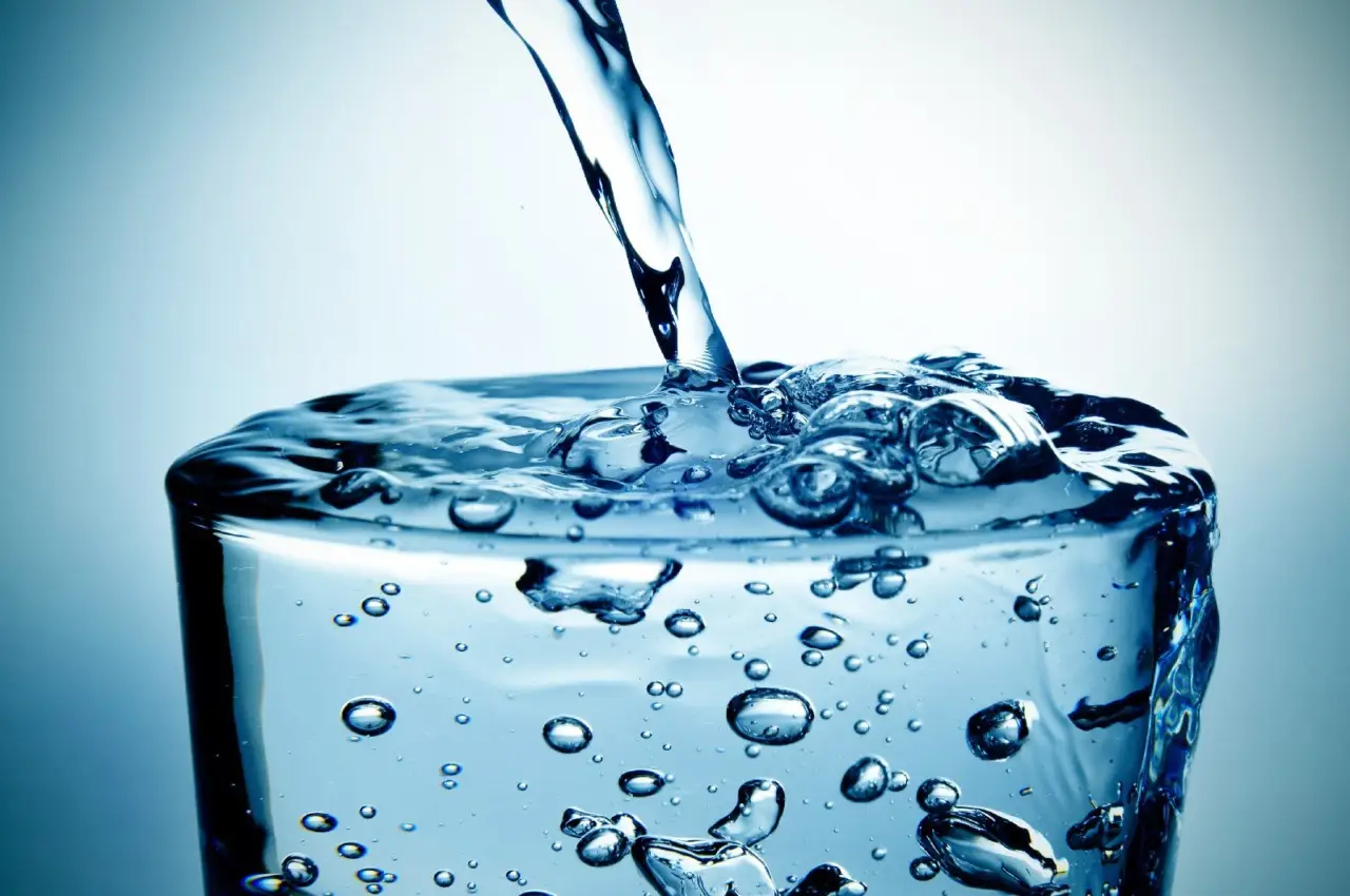 Bevi quest’acqua comunissima? Ecco perché non è la scelta migliore per la tua salute